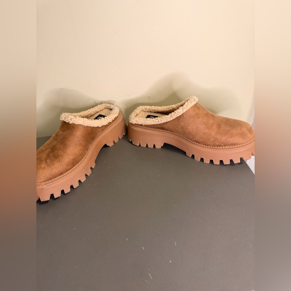 Women’s Dolce Vita Ladie Cozy Platform Clog Mules - Picture 3 of 6